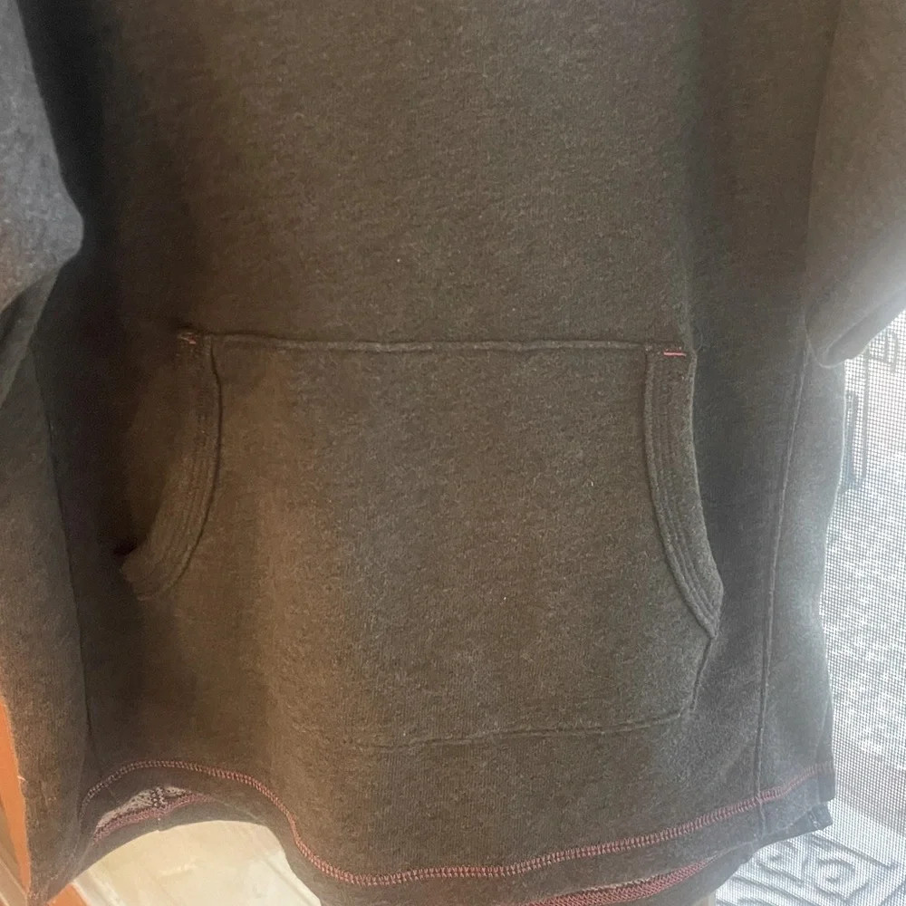 Gap Fit Kids Hoodie Short Sleeve. Kangaroo pocket. Grey. Size L. EUC.